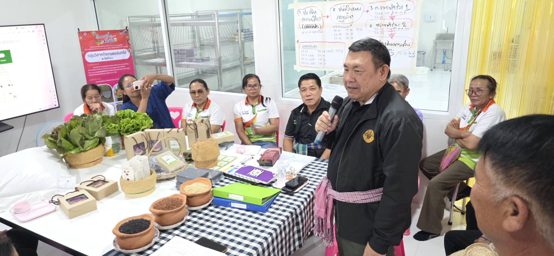 title - เลขาธิการ ส.ป.ก. ลงพื้นที่ตรวจเยี่ยมกลุ่มแปลงใหญ่ข้าวอินทรีย์ และโครงการก่อสร้างบ่อบาดาลฯ ในเขตปฏิรูปที่ดิน จังหวัดร้อยเอ็ด